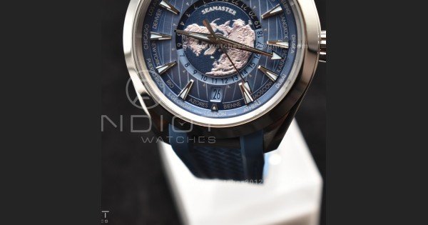 Aqua Terra GMT Worldtimer 43mm VSF 1:1 Best Edition Summer Blue Dial on Blue Rubber Strap A8938 Super Clone