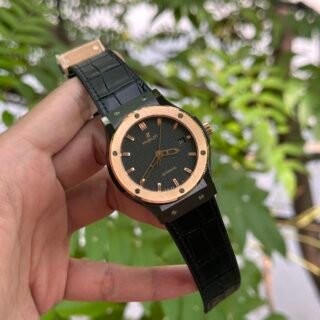 Hublot Classic Fusion Ceramic Demi Gold Carbon Dial Replica Watch JJZ Factory 42mm - Đồng Hồ Replica 1:1