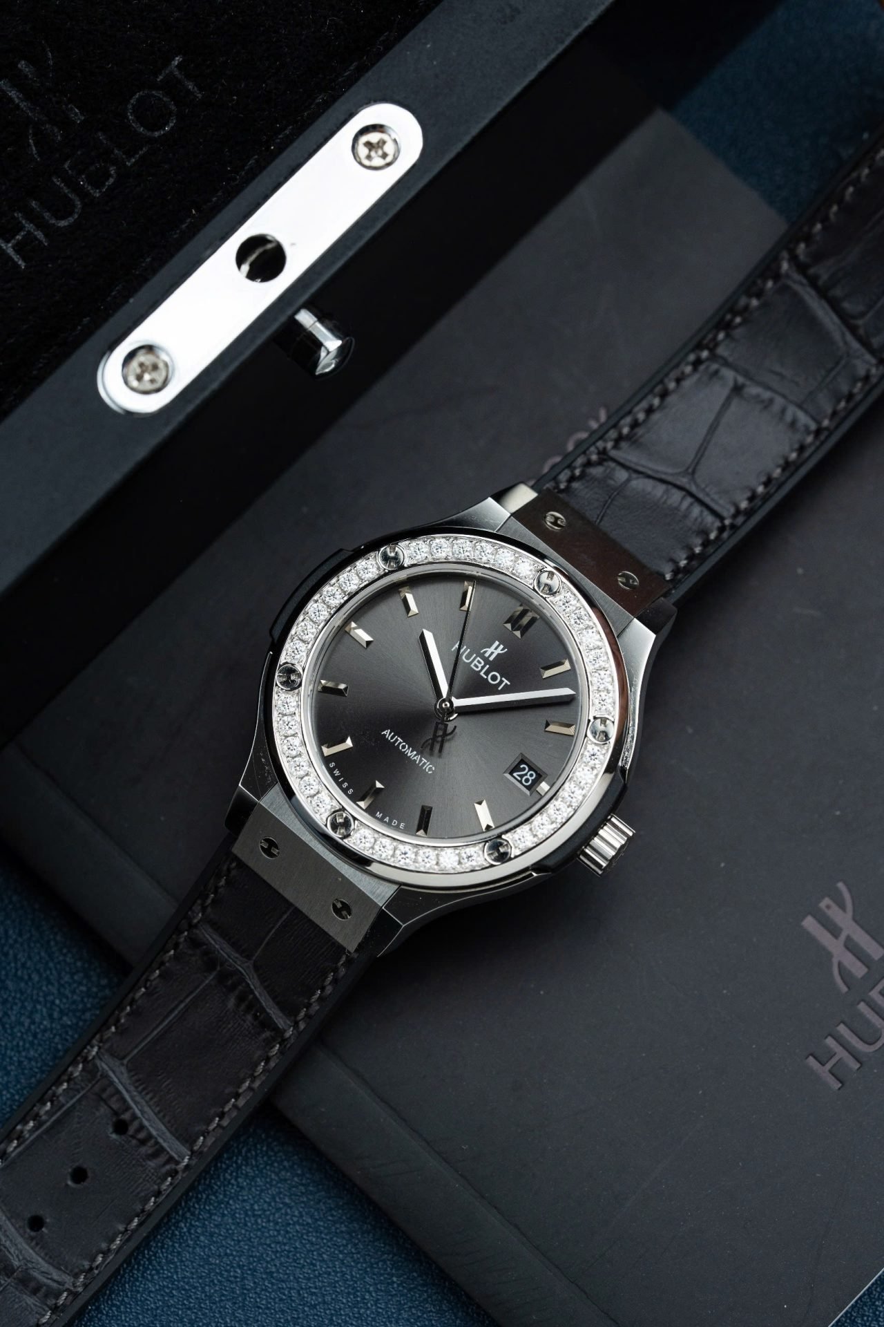 Hublot Classic Fusion Dial Gray Replica Watch Bezel Diamonds Moissanite 38mm - Đồng Hồ Replica 1:1
