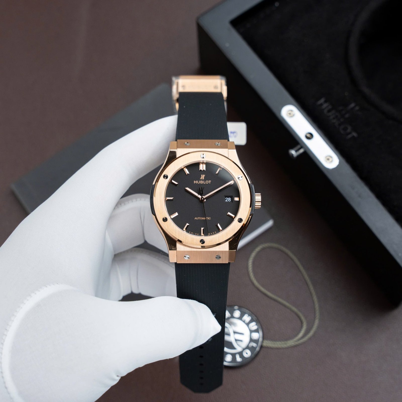 Hublot Classic Fusion King Gold Black Dial Copies Watches Movement SW300 Rubber Strap 42mm - Đồng Hồ Replica 1:1