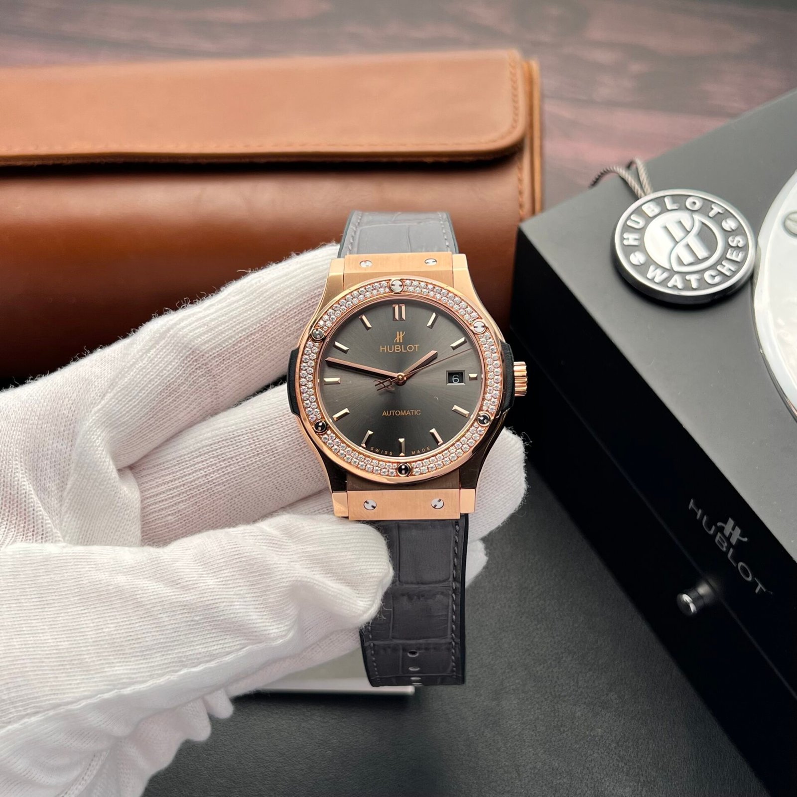 Hublot Classic Fusion King Gold Replica Watch With Moissanite Diamond 42mm - Đồng Hồ Replica 1:1