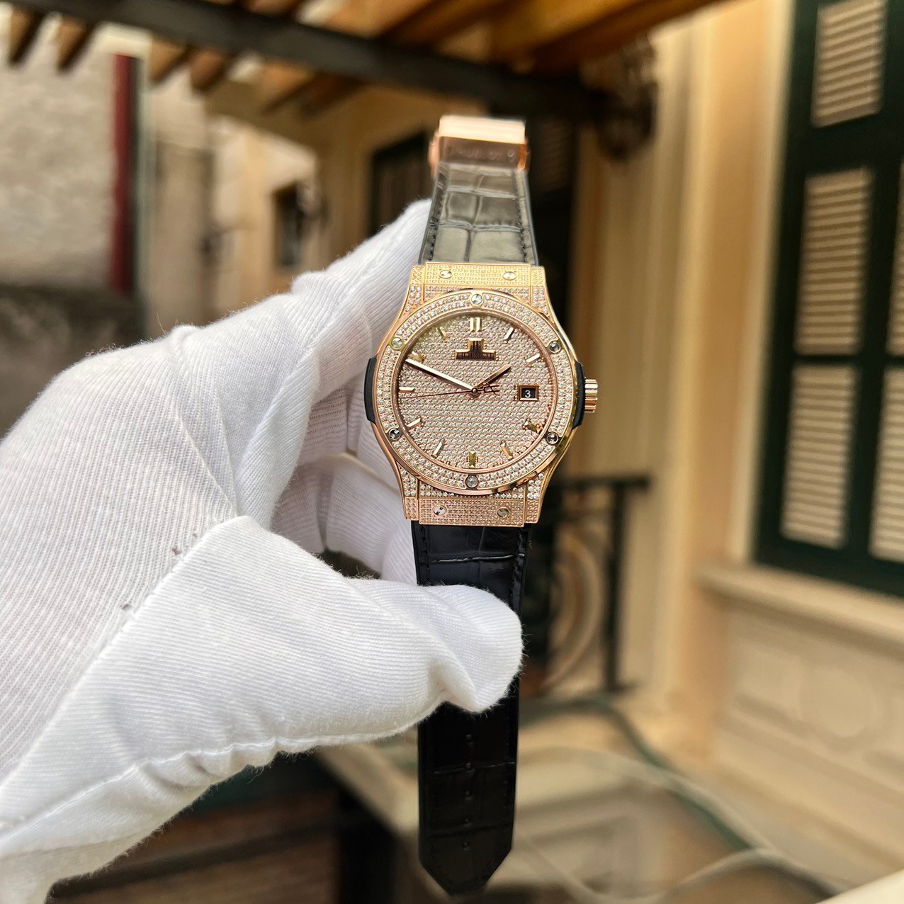 Hublot Classic Fusion King Gold Watch With Full Diamonds HBF Replica Watch 42mm - Đồng Hồ Replica 1:1