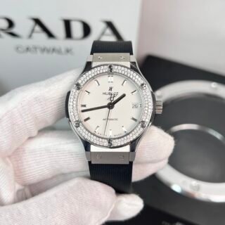 Hublot Classic Fusion Replica Watch Moissanite Diamond Black Rubber Strap 38mm - Đồng Hồ Replica 1:1