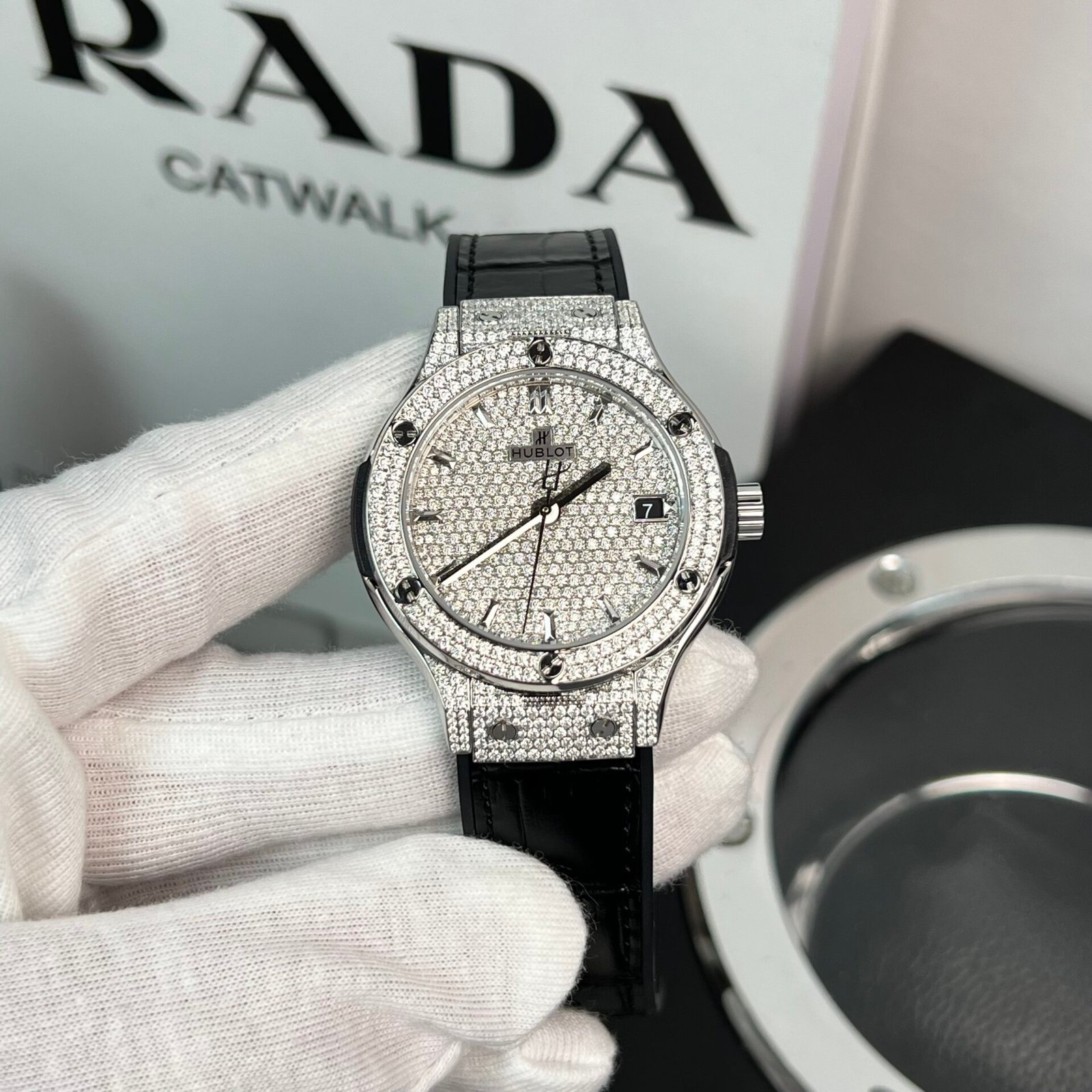 Hublot Classic Fusion Replica Watch With Full Moissanite Black HBF 38mm - Đồng Hồ Replica 1:1