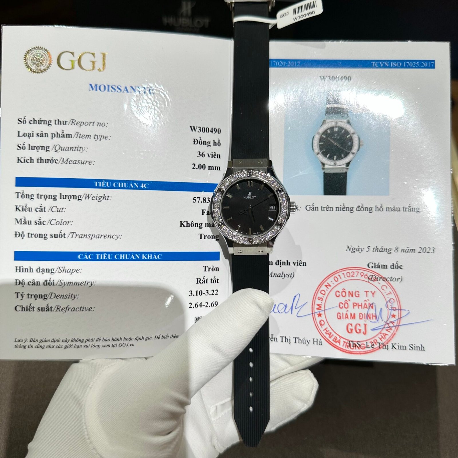 Hublot Classic Fusion Replica Watch With Moissanite Diamond Rubber Strap HB Factory 33mm - Đồng Hồ Replica 1:1