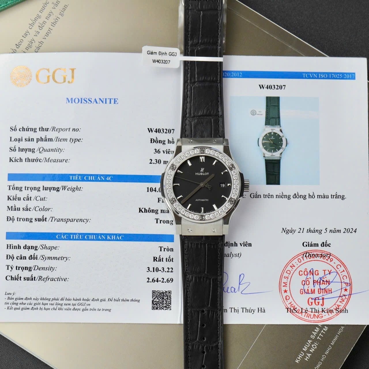 Hublot Classic Fusion Titanium Replica Watch Black Dial Custom Moissanite Diamonds 42mm - Đồng Hồ Replica 1:1