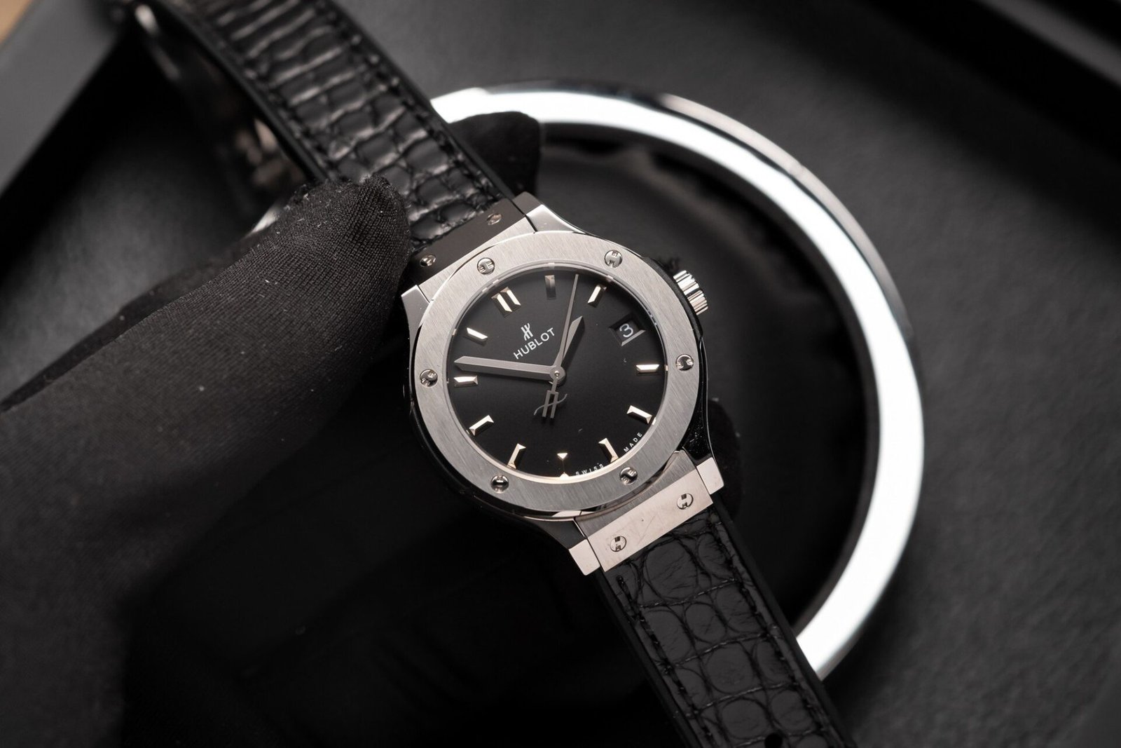 Hublot Replica 1:1 Watch Classic Fusion Black Dial Leather Strap HB Factory 33mm - Đồng Hồ Replica 1:1