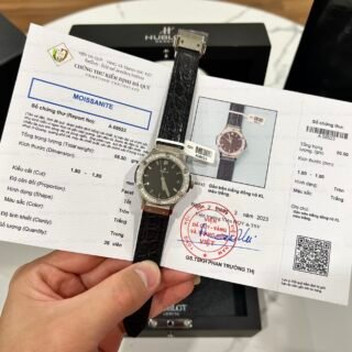 Hublot Replica Watch Classic Fusion Custom Moissanite Diamonds Black Dial 33mm - Đồng Hồ Replica 1:1