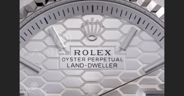 Land Dweller 127334 DIWF Best Edition White Dial on SS Bracelet A7135