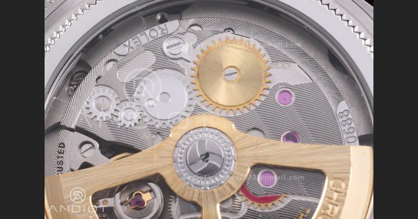 Land Dweller 127334 DIWF Best Edition White Dial on SS Bracelet A7135