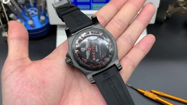 Luxury Breitling SuperOcean M17368B71B1S1 Replica Swiss 46mm Watch – High-Quality Black Steel Case & Rubber Strap