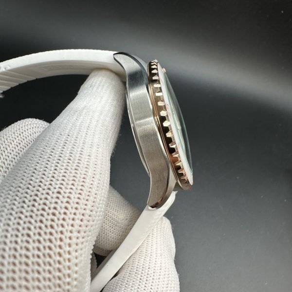 Luxury Swiss White Ceramic Breitling Superocean U17377211A1S1 Replica Watch – Elegant White Dial With Colorful Markers