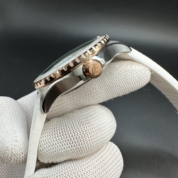 Luxury Swiss White Ceramic Breitling Superocean U17377211A1S1 Replica Watch – Elegant White Dial With Colorful Markers