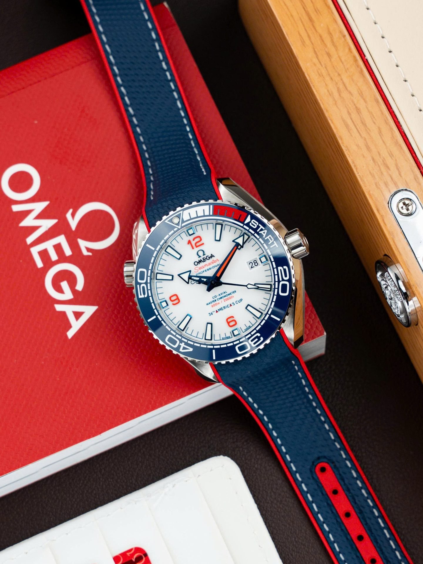 Omega Seamaster Planet Ocean 600M Replica Watches White Dial Rubber Strap VS Factory 43,5mm - Đồng Hồ Replica 1:1
