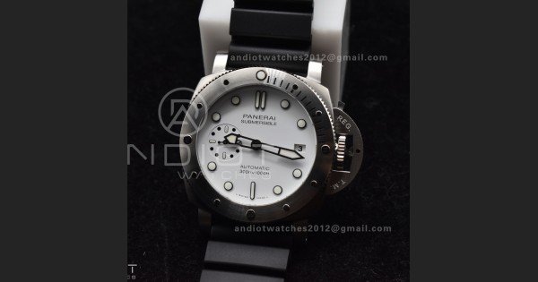 PAM2223 Submersible 42mm VSF Best Edition White Dial on Black Rubber Strap P900