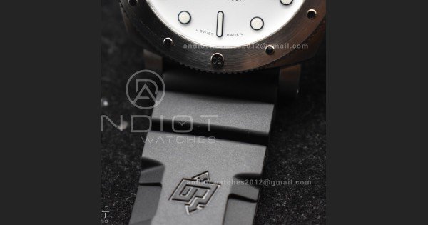 PAM2223 Submersible 42mm VSF Best Edition White Dial on Black Rubber Strap P900