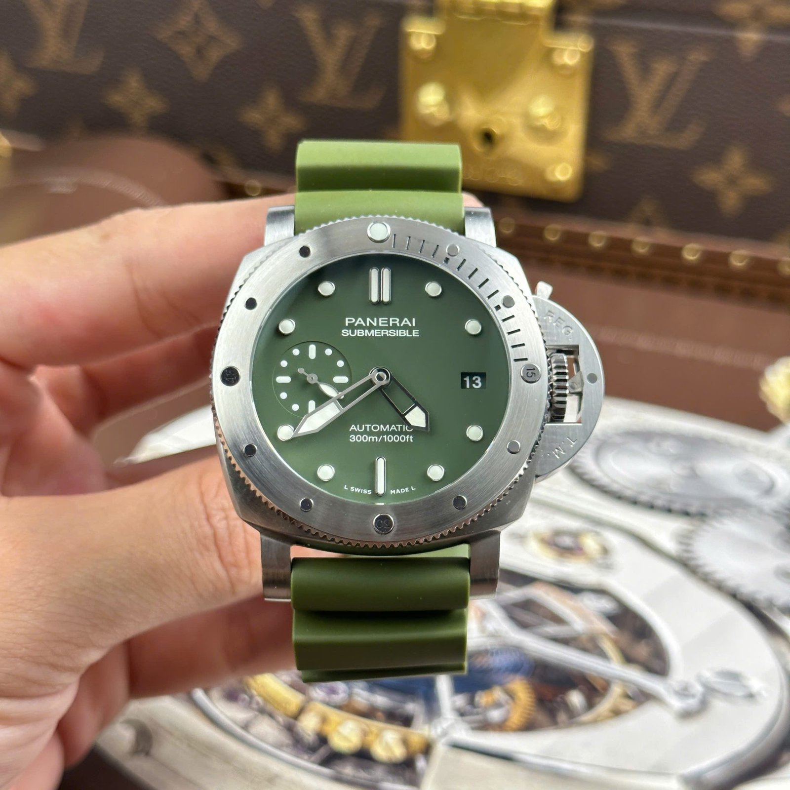 Panerai Submersible PAM01055 Replica Watches Green Dial Automatic Movement VS Factory 42mm - Đồng Hồ Replica 1:1