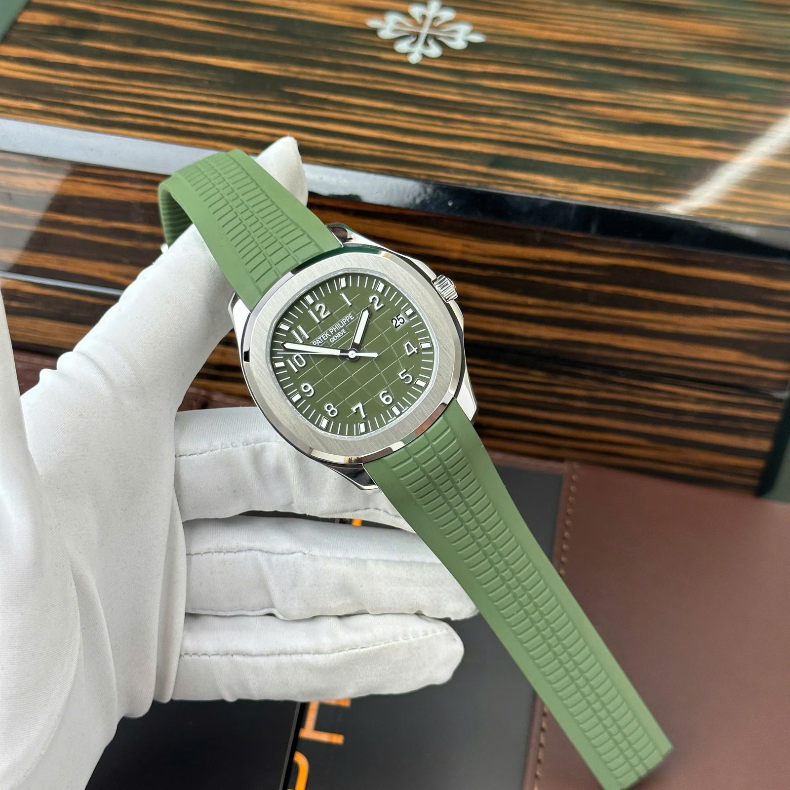 Patek Philippe Aquanaut 5168G Best Replica Watch Custom Like Auth 42.2mm - Đồng Hồ Replica 1:1
