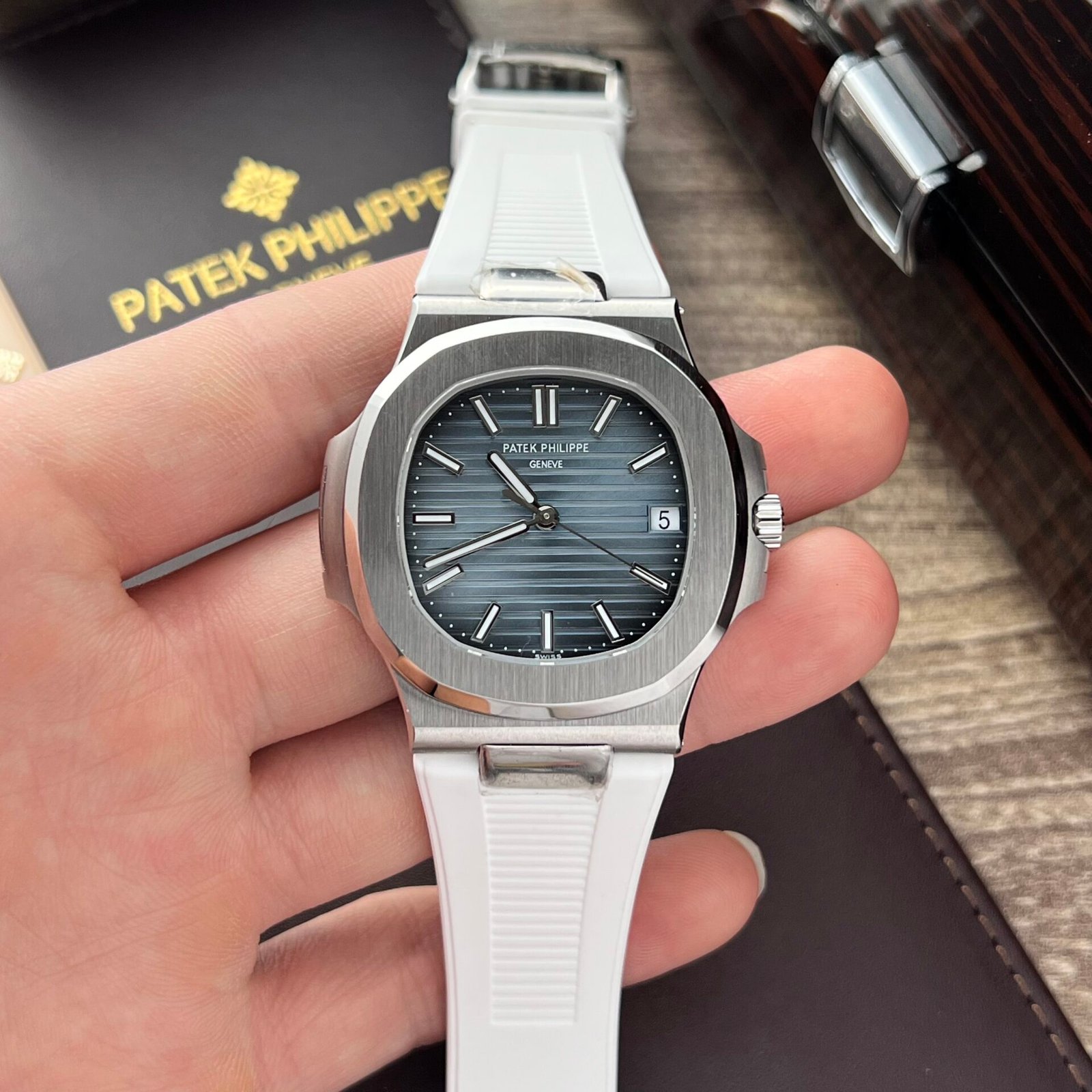 Patek Philippe Nautilus 5711 Best Replica Watch White Rubber Strap 3K Factory 40mm - Đồng Hồ Replica 1:1