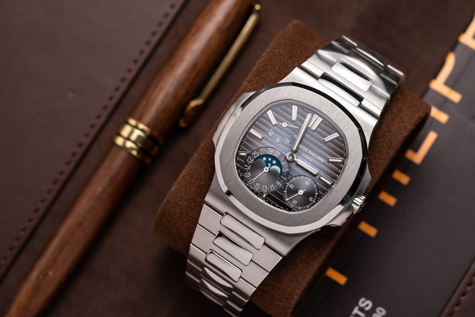 Patek Philippe Nautilus 5712 Replica 1:1 Watch Gray Dial PPF V2 40mm - Đồng Hồ Replica 1:1