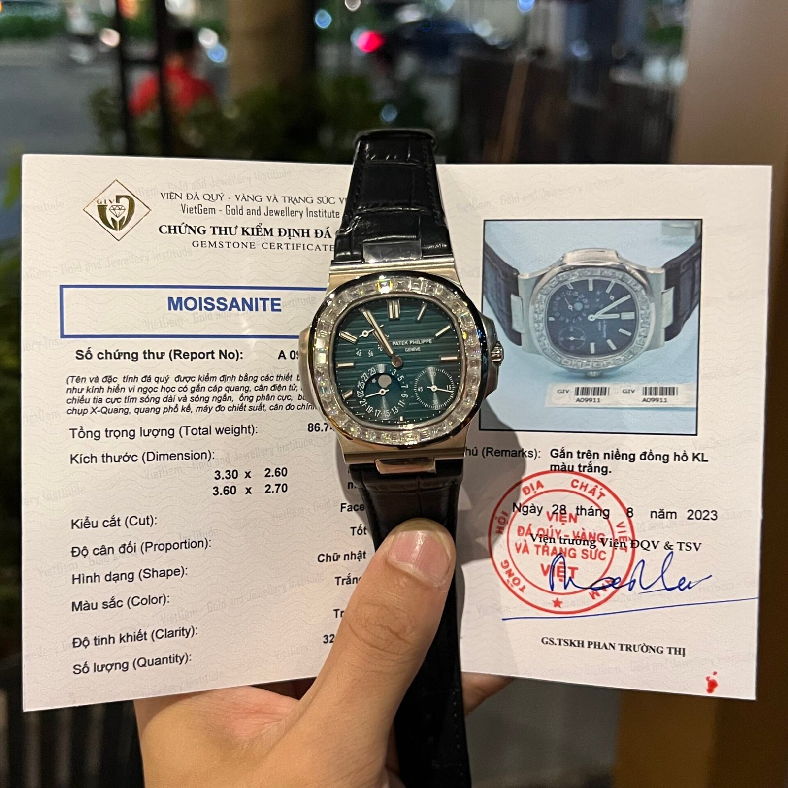 Patek Philippe Nautilus 5722G With Diamond Moissanite Replica 11 Watch 40mm - Đồng Hồ Replica 1:1