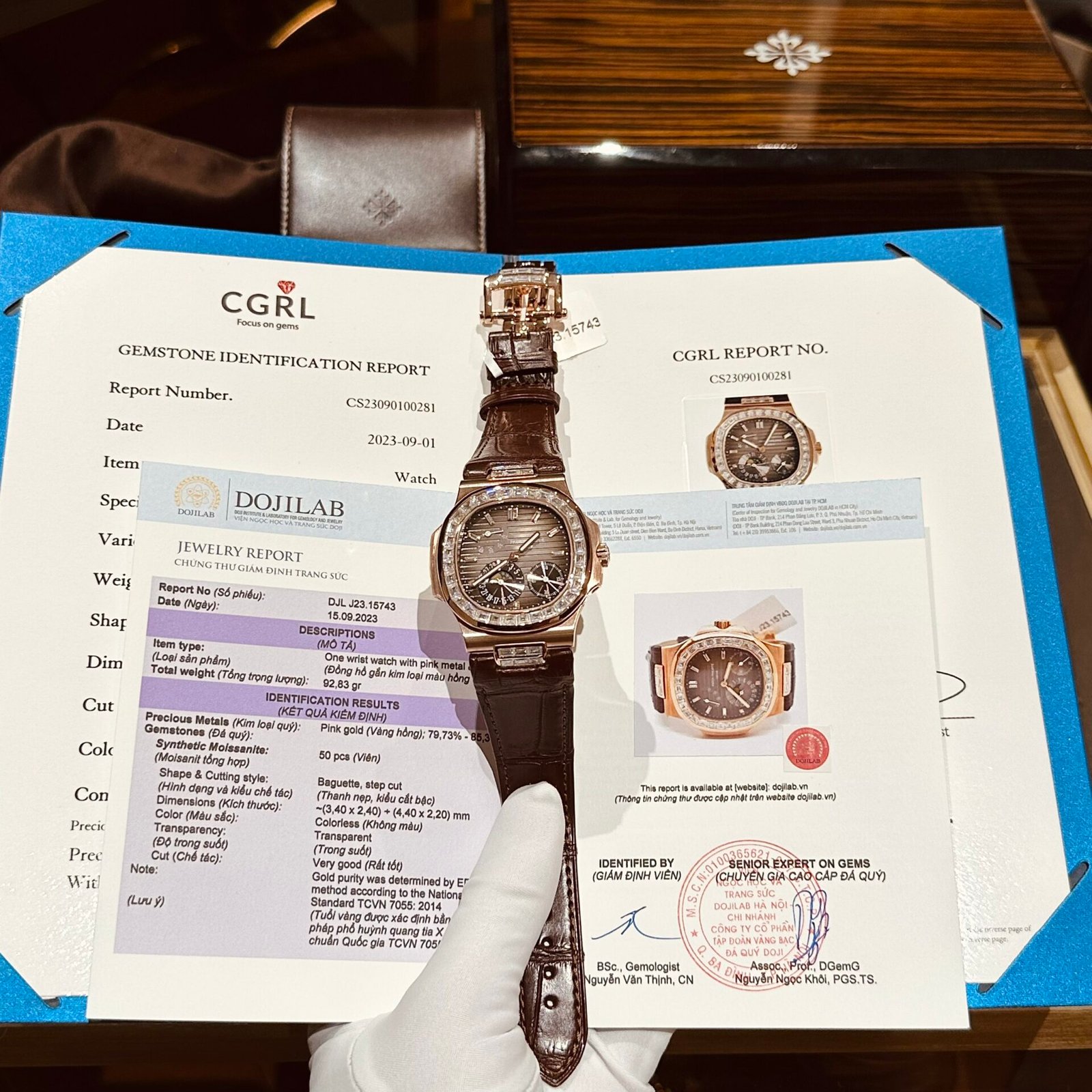 Patek Philippe Nautilus 5724R Gold Wrapped Moissanite Diamond Replica Watch 40mm - Đồng Hồ Replica 1:1