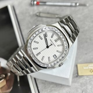 Patek Philippe Replica Watch Nautilus 5723 White Dial Metal Wire 40mm - Đồng Hồ Replica 1:1
