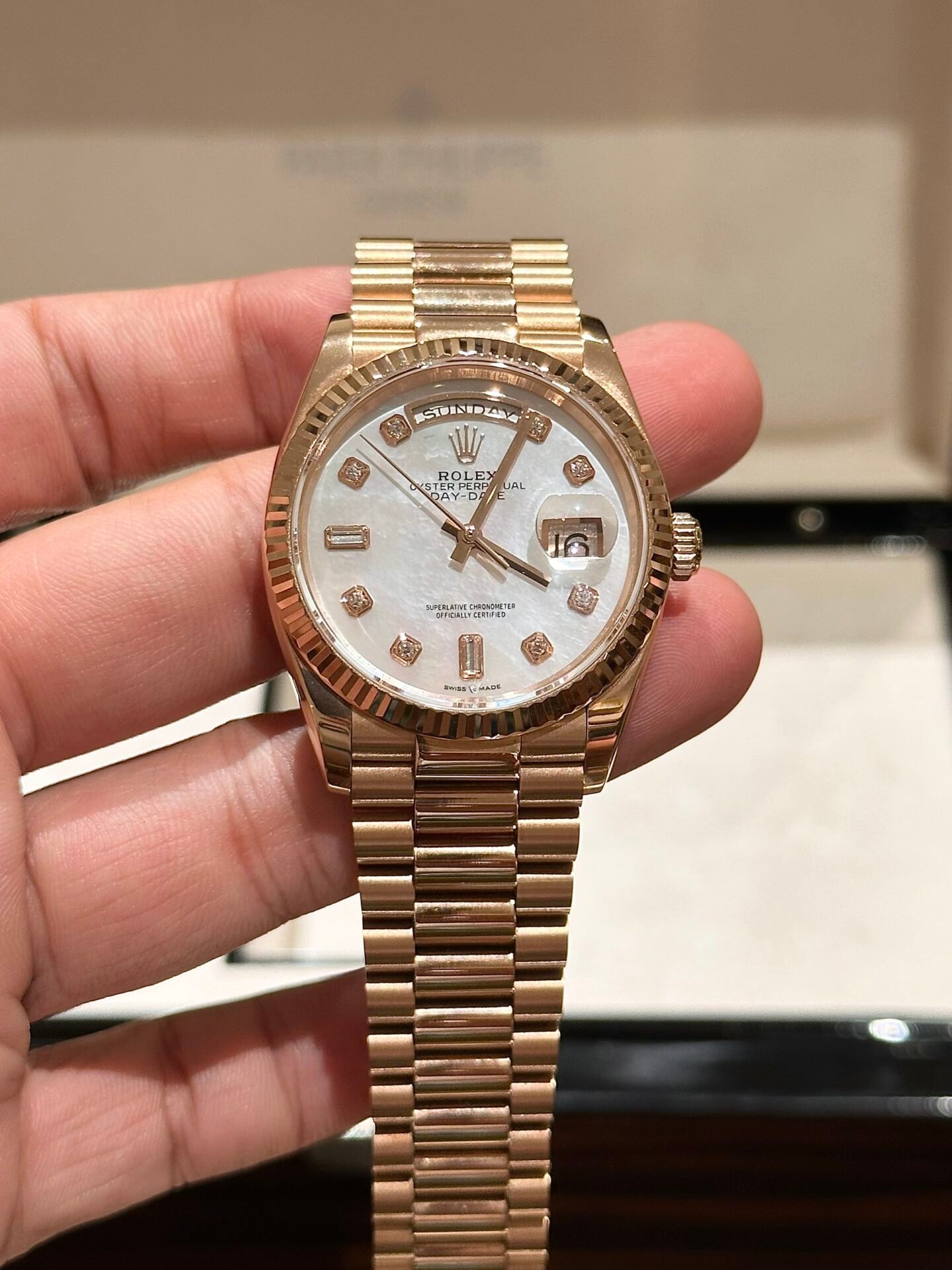 Rolex Day-Date Mother of Pearl Replica Watch Rose Gold EW Factory 36mm - Đồng Hồ Replica 1:1